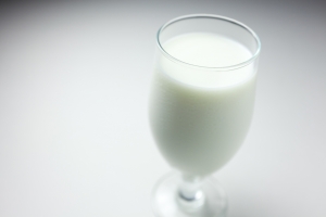 Молоко может пропасть из магазинов. Фото с сайта sxc.hu.
