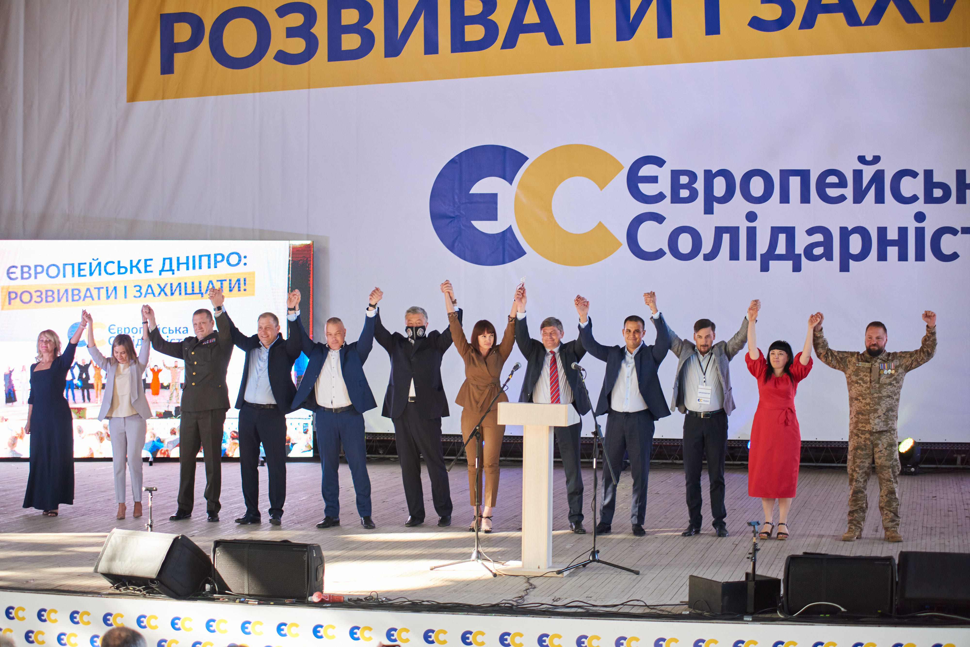 Наталья Кеда в красном