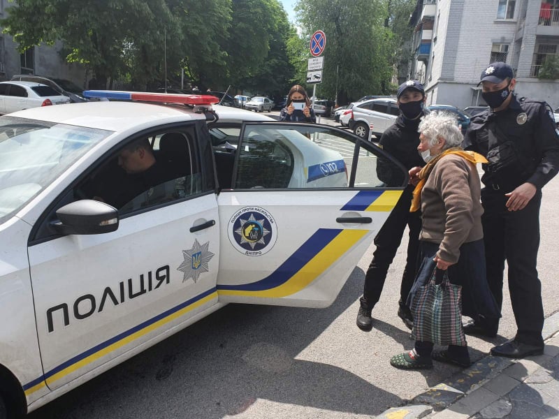 Бабушку отвезли в полицию / фото: ГСЧС