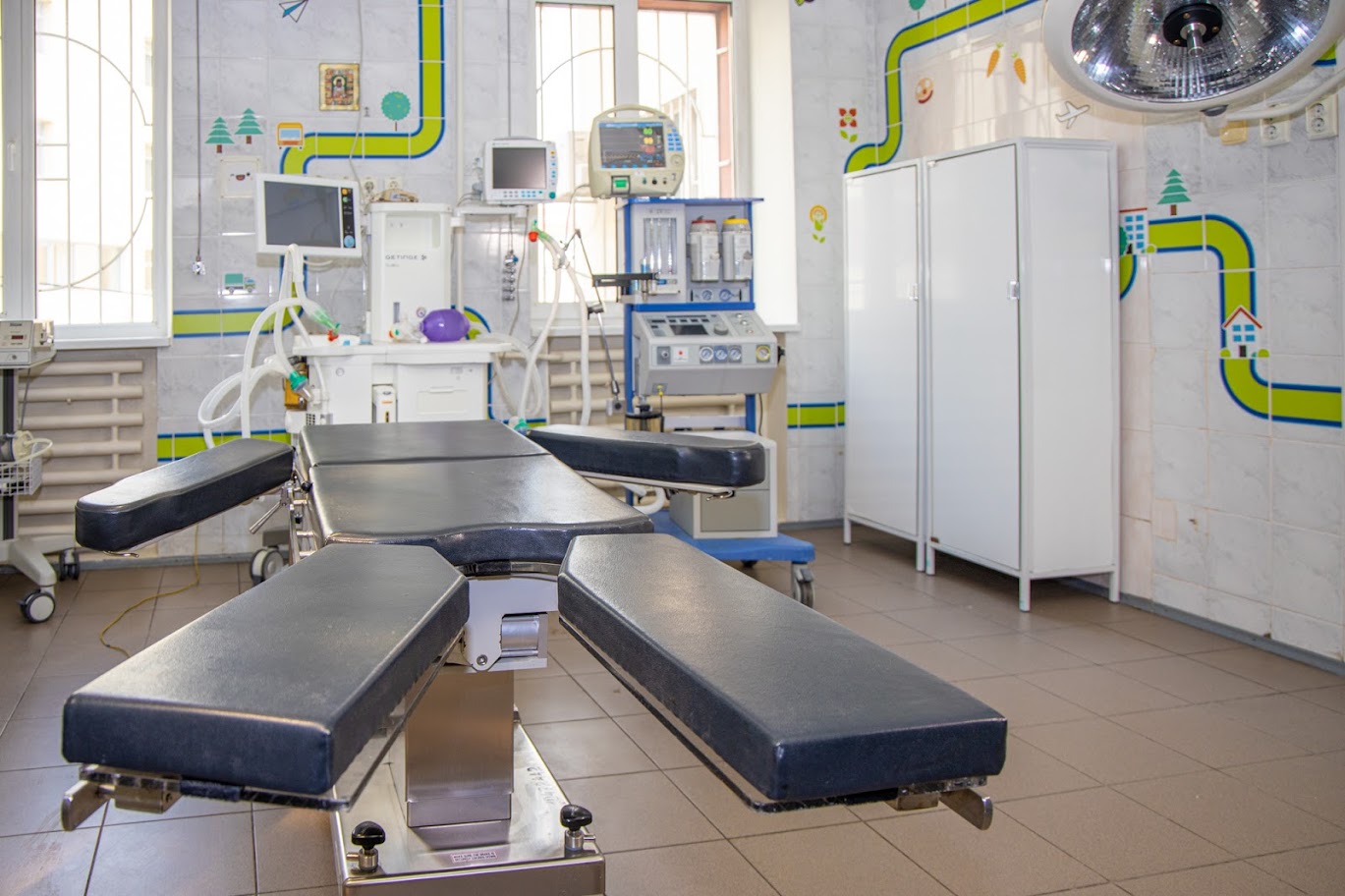 На Днепропетровщине американские врачи помогают оперировать детей с ожогами фото 8 7