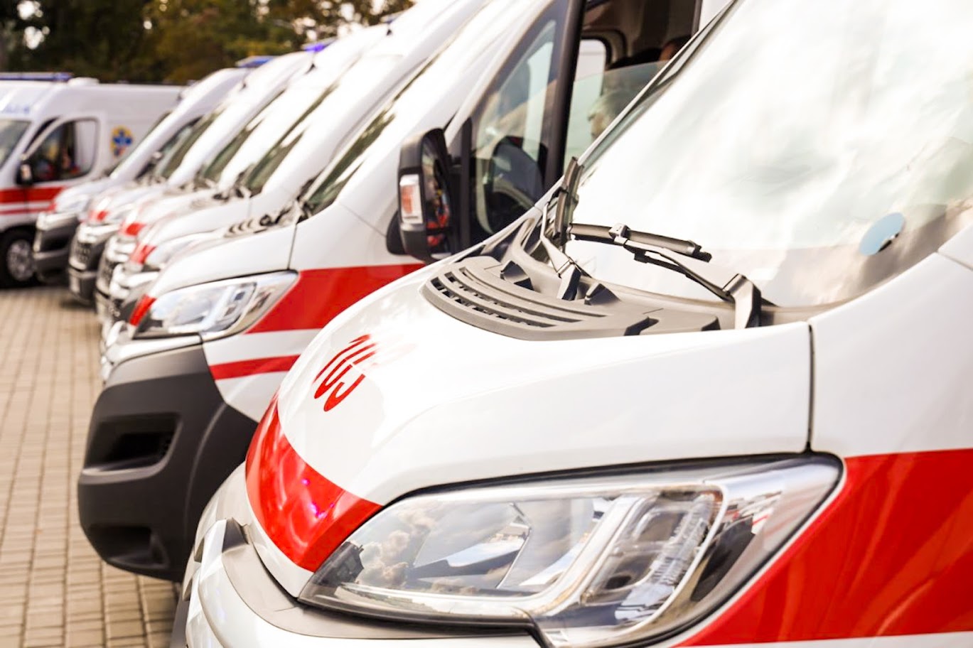 Для спасения людей: в Новомосковск прибыли 13 французских "скорых" фото 5 4