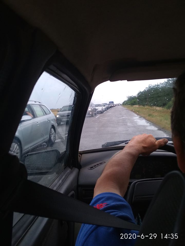 До Акимовки очень большая пробка / фото: fb Akimovka Online