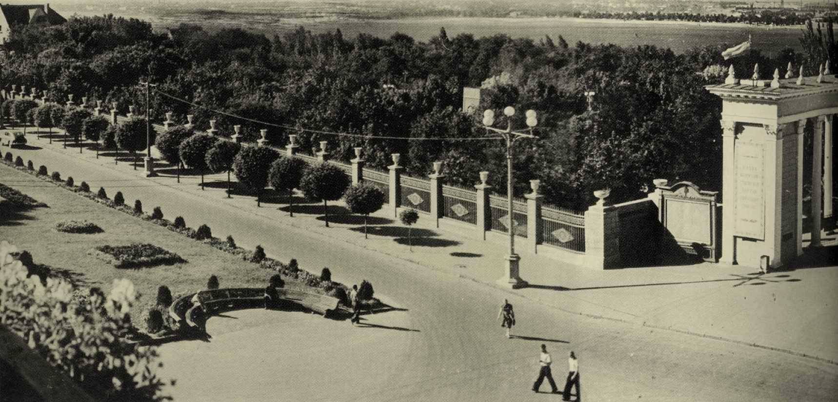 Такие вазоны на заборе были раньше / фото: fb Мэлор Назаров