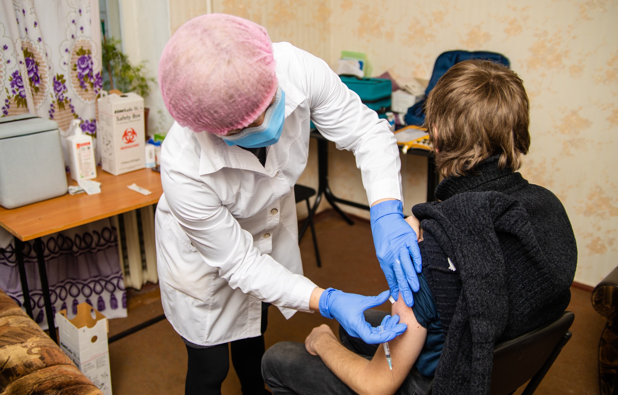 Вакцинироваться изъявили желание около полусотни студентов колледжа / фото: adm.dp.gov.ua