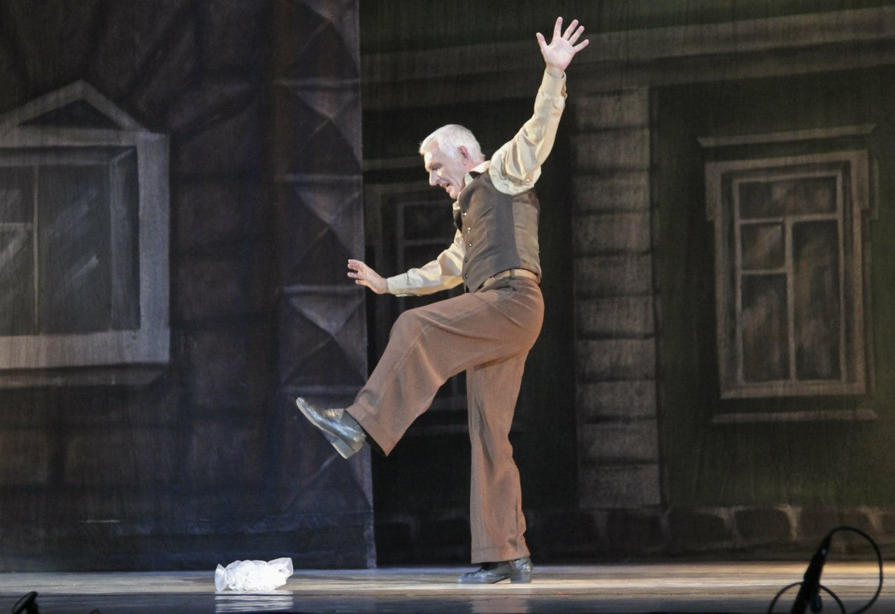 Виктор Иванович Рогачев танцевал на сцене до 68 лет / фото со страницы театра в Fb