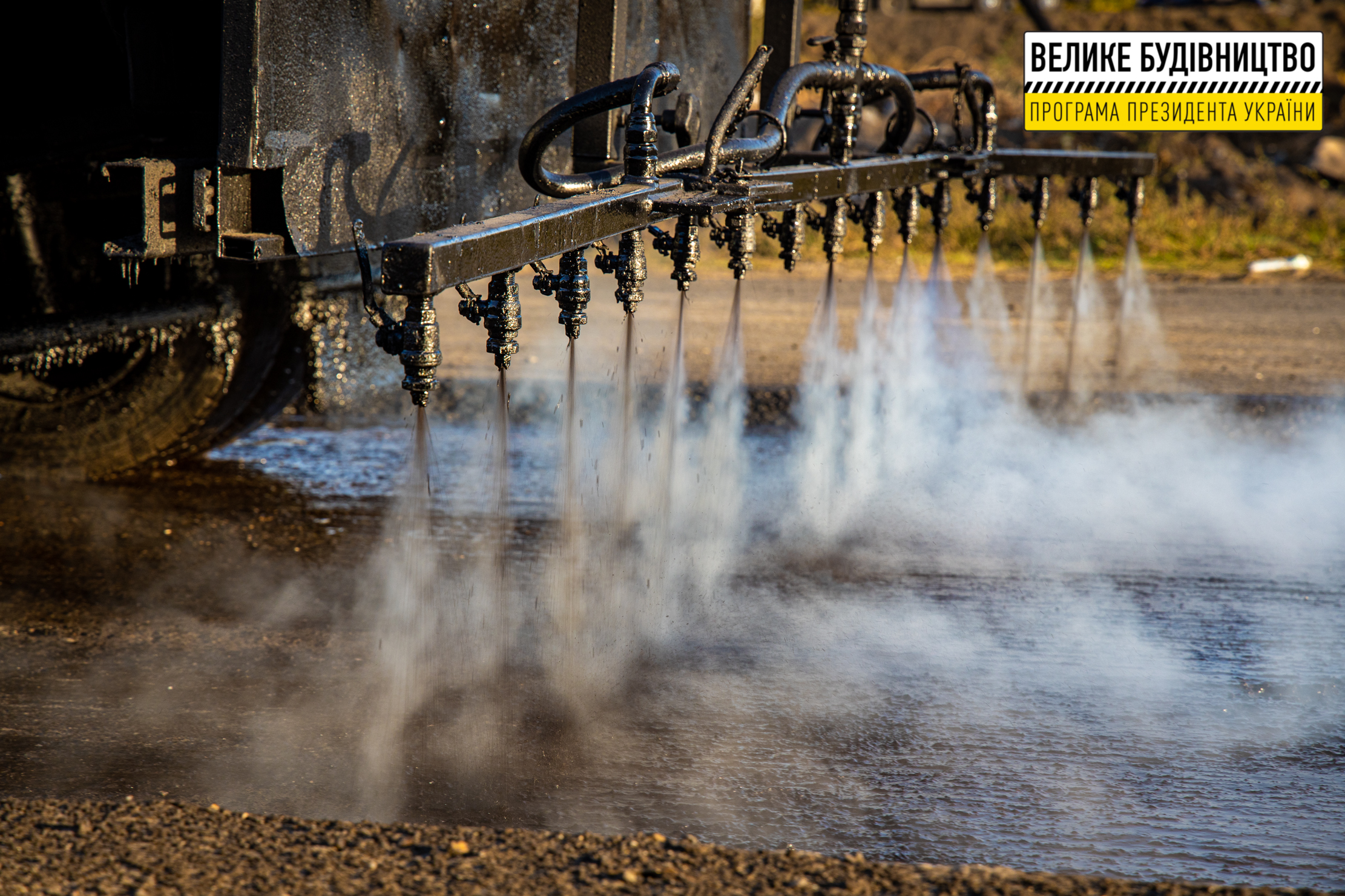 Будет новый асфальт: в Подгородном ремонтируют одну из главных улиц фото 3 2