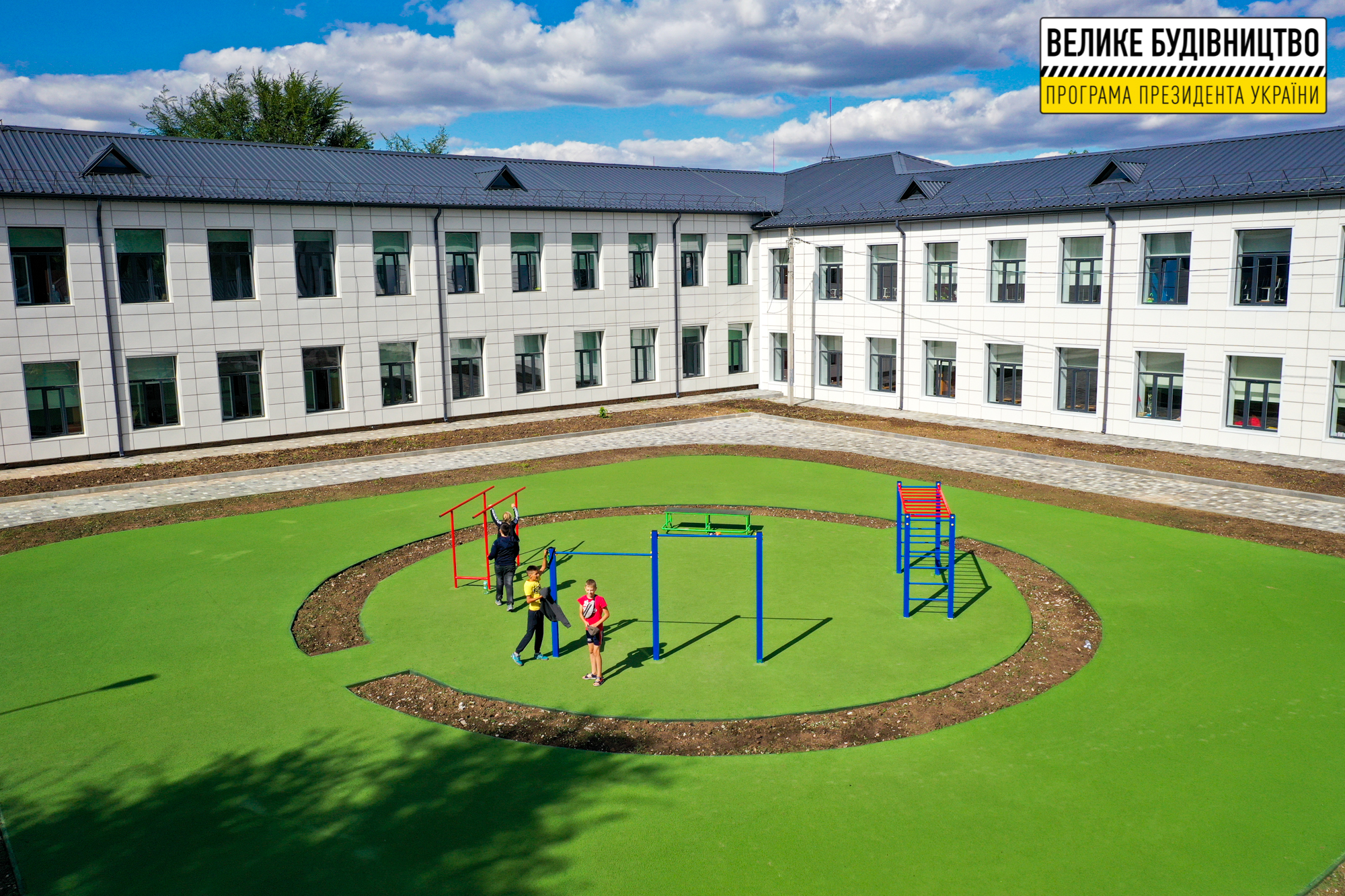 С новым статусом и реконструкцией: ученики Апостоловского лицея №3 начали учебный год фото 1