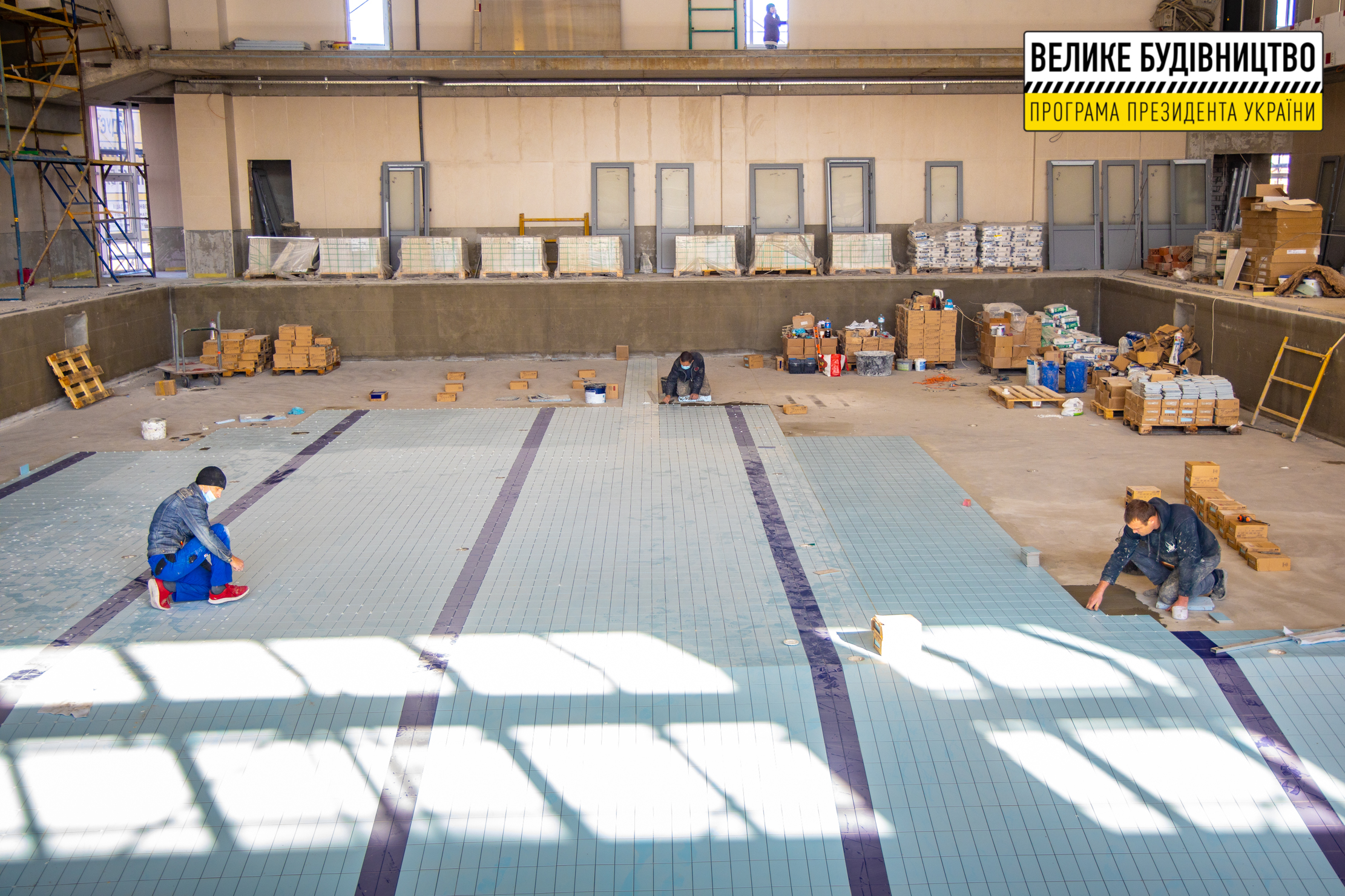 Для взрослых и детей: в Слобожанском завершают строительство бассейна фото 5 4