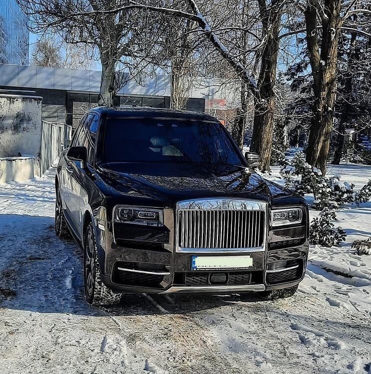 В Днепре заметили Rolls-Royce Cullinan / фото: fb Типичный ХД