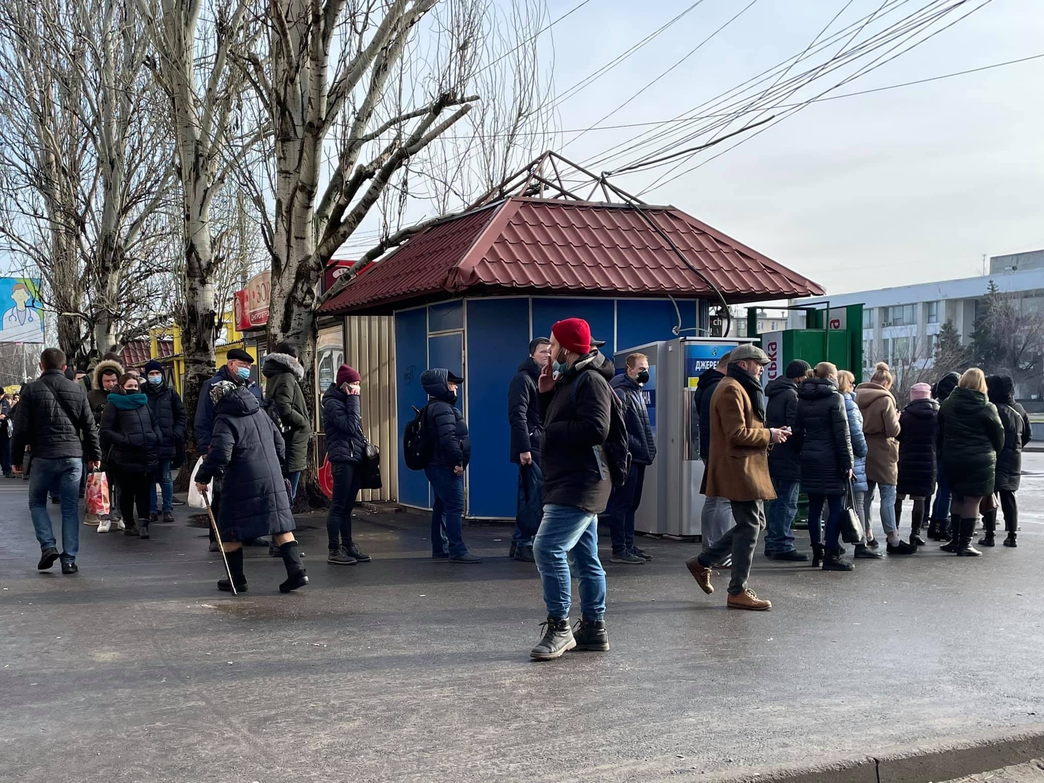 Очередь на маршрут 57А / фото: fb Олег Кравченко