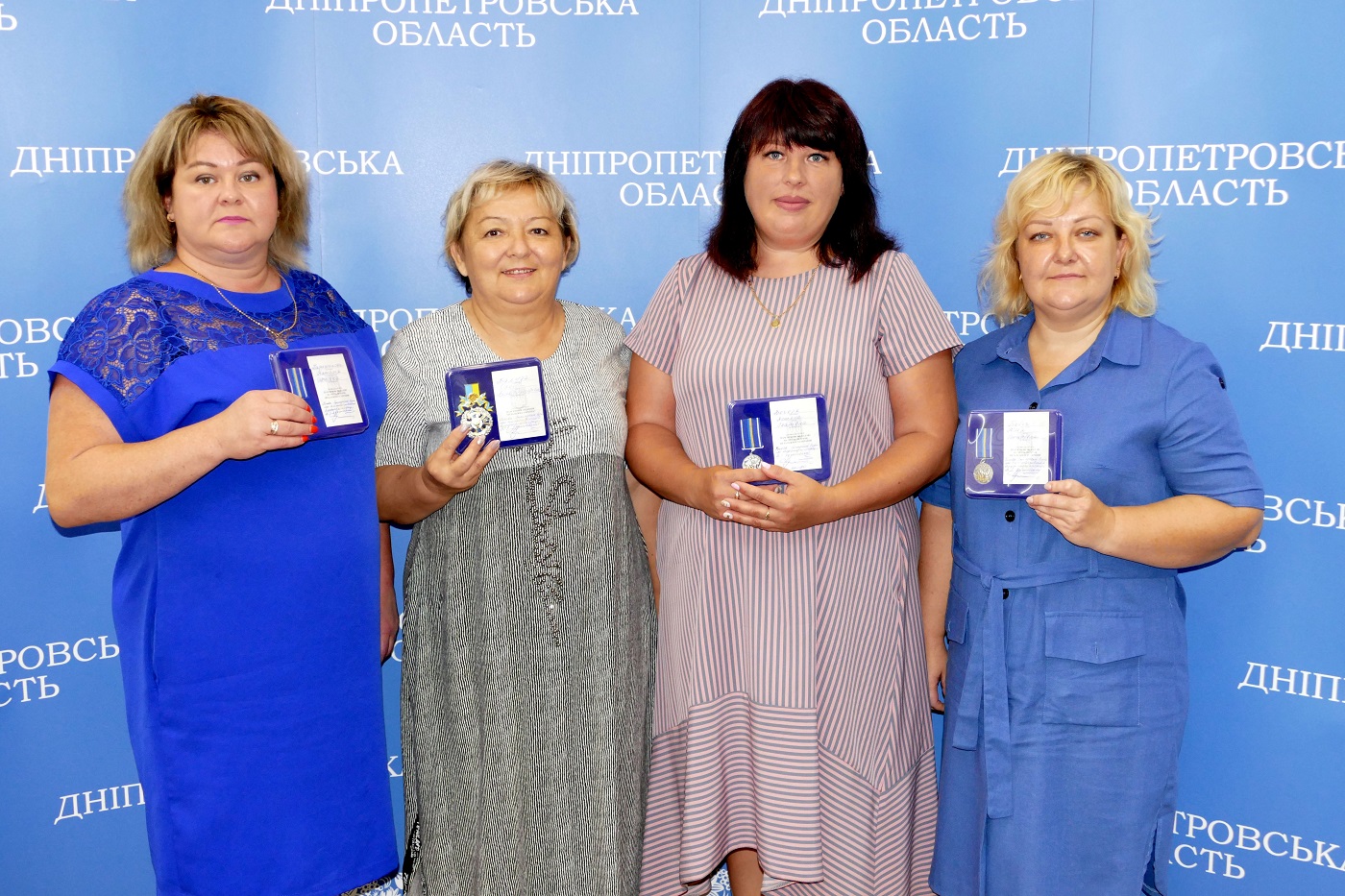 В честь праздника: в Днепропетровской ОГА наградили педагогов орденами и медалями фото 1