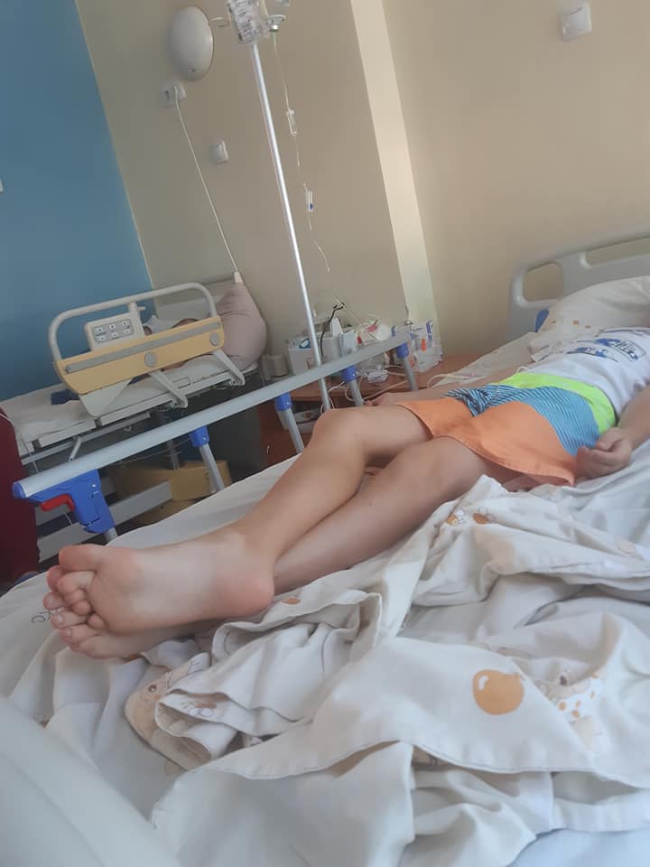 Мальчика забрали в больницу на Космической / фото: fb Анастасія Кулакова