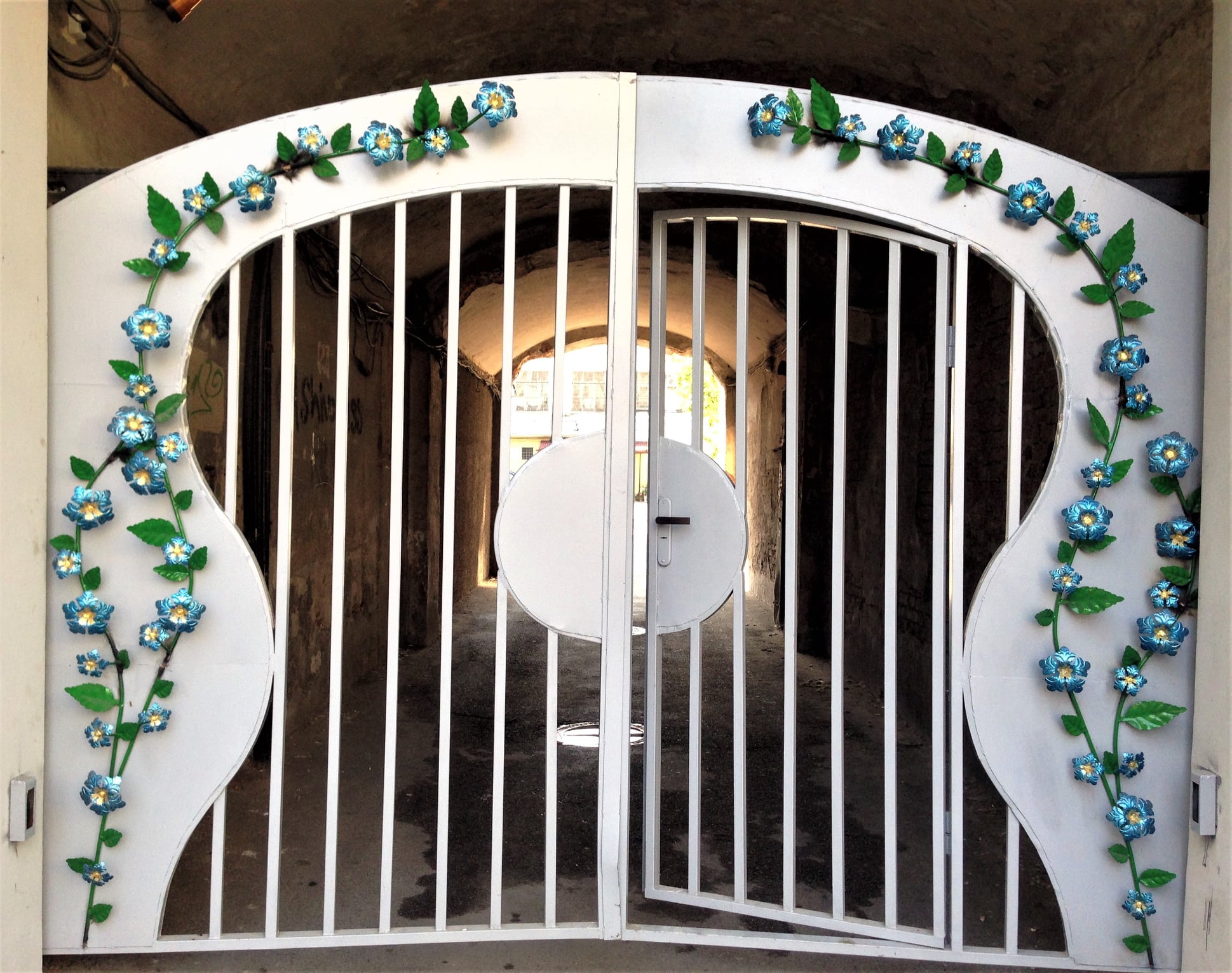 Вот так выглядит забор на Гончара в Днепре / фото:  fb Ирина Кальянова