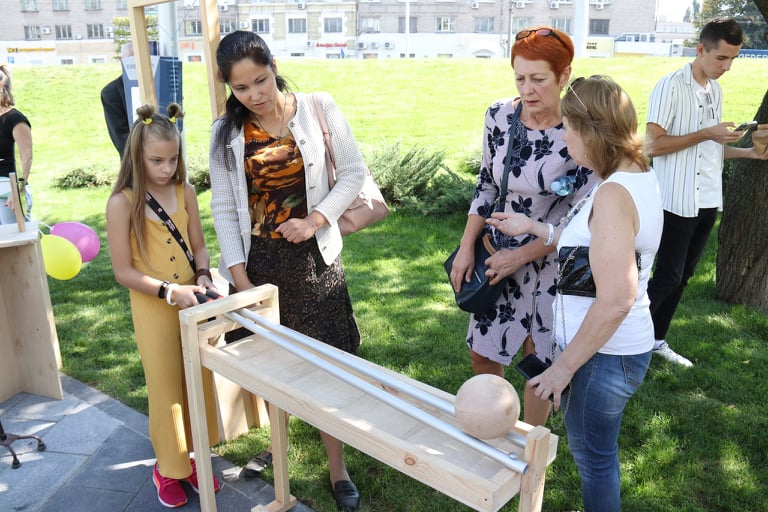 "Затишний і красивий": дніпряни у захваті від нового скверу на Слобожанському проспекті фото 2 1