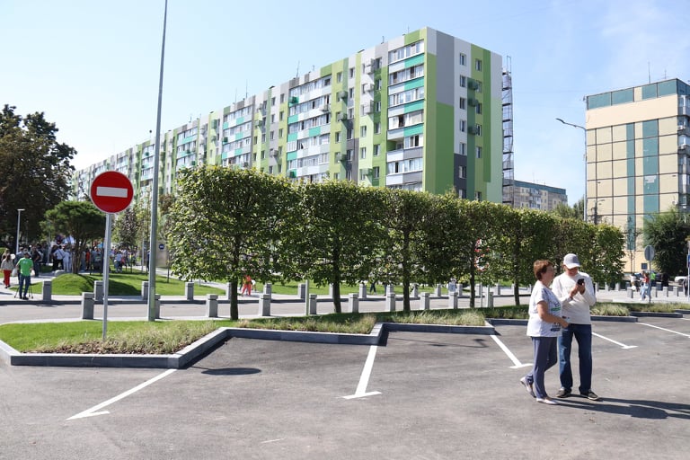 "Затишний і красивий": дніпряни у захваті від нового скверу на Слобожанському проспекті фото 5 4