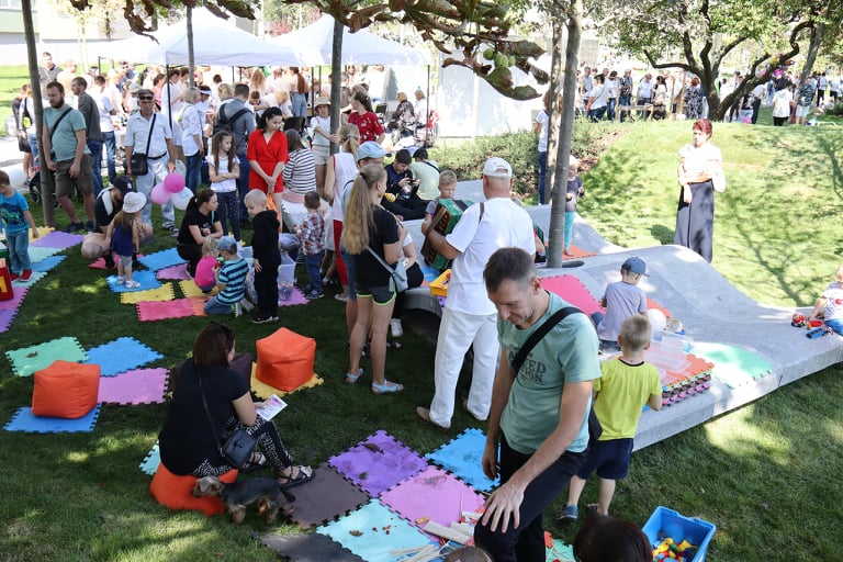 "Затишний і красивий": дніпряни у захваті від нового скверу на Слобожанському проспекті фото 6 5