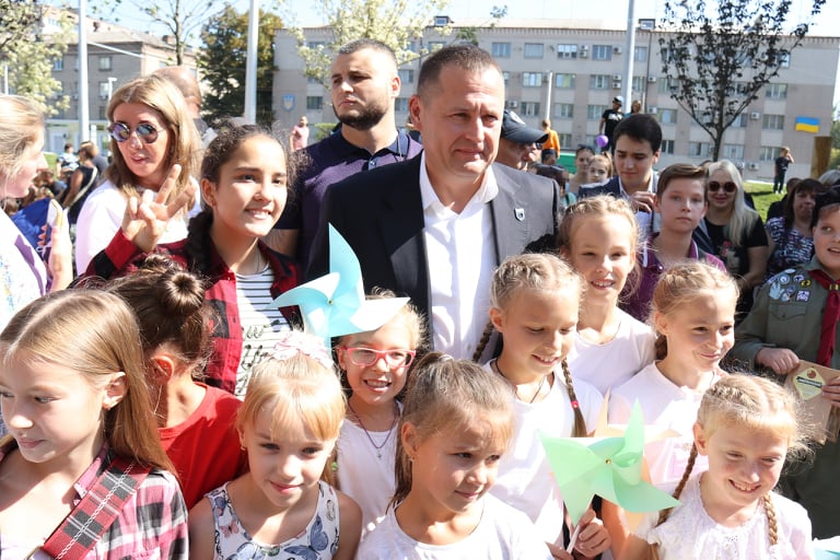 "Затишний і красивий": дніпряни у захваті від нового скверу на Слобожанському проспекті фото 10 9