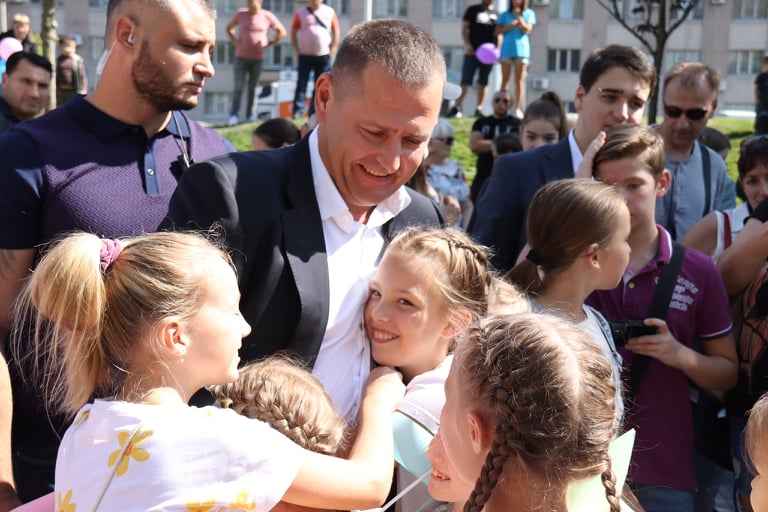 "Затишний і красивий": дніпряни у захваті від нового скверу на Слобожанському проспекті фото 12 11