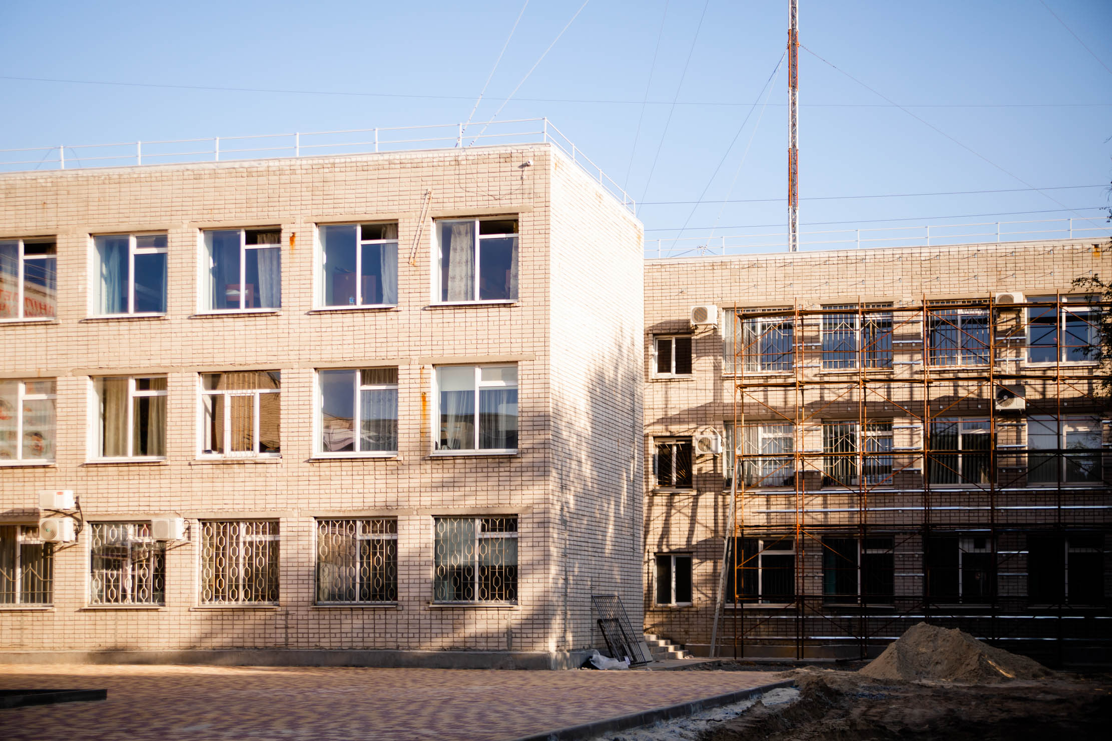 Новая кровля и вентилируемый фасад: в Днепре ремонтируют профессиональный колледж спорта фото 2 1