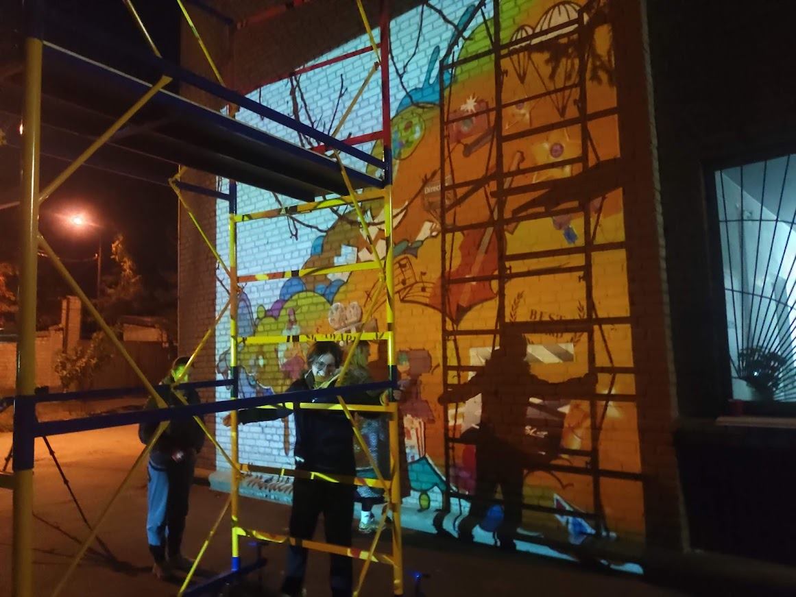 Мурал продолжают рисовать / фото: fb Сергей Белый