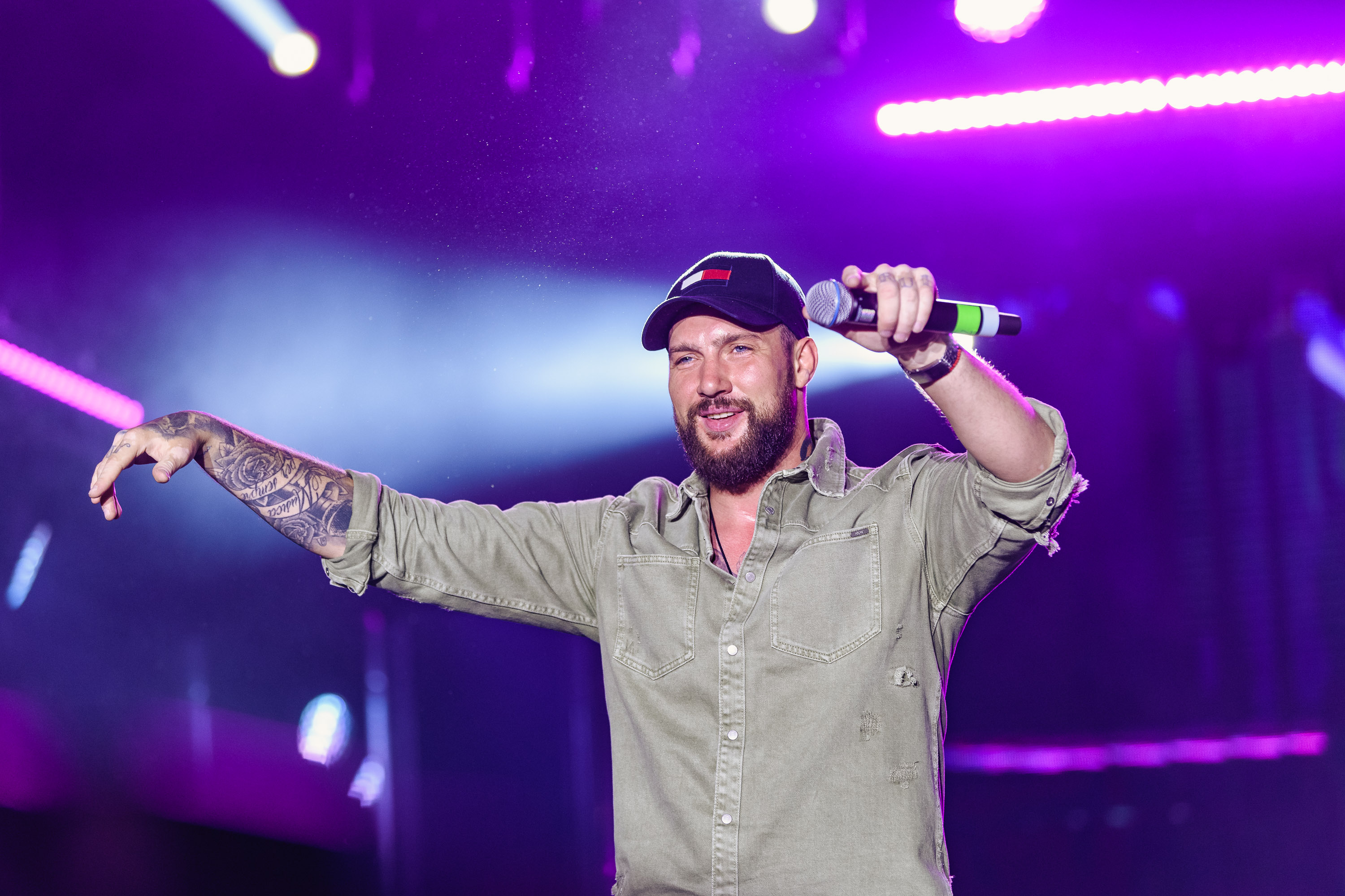 Для жителей Константиновки выступал Олег Кензов