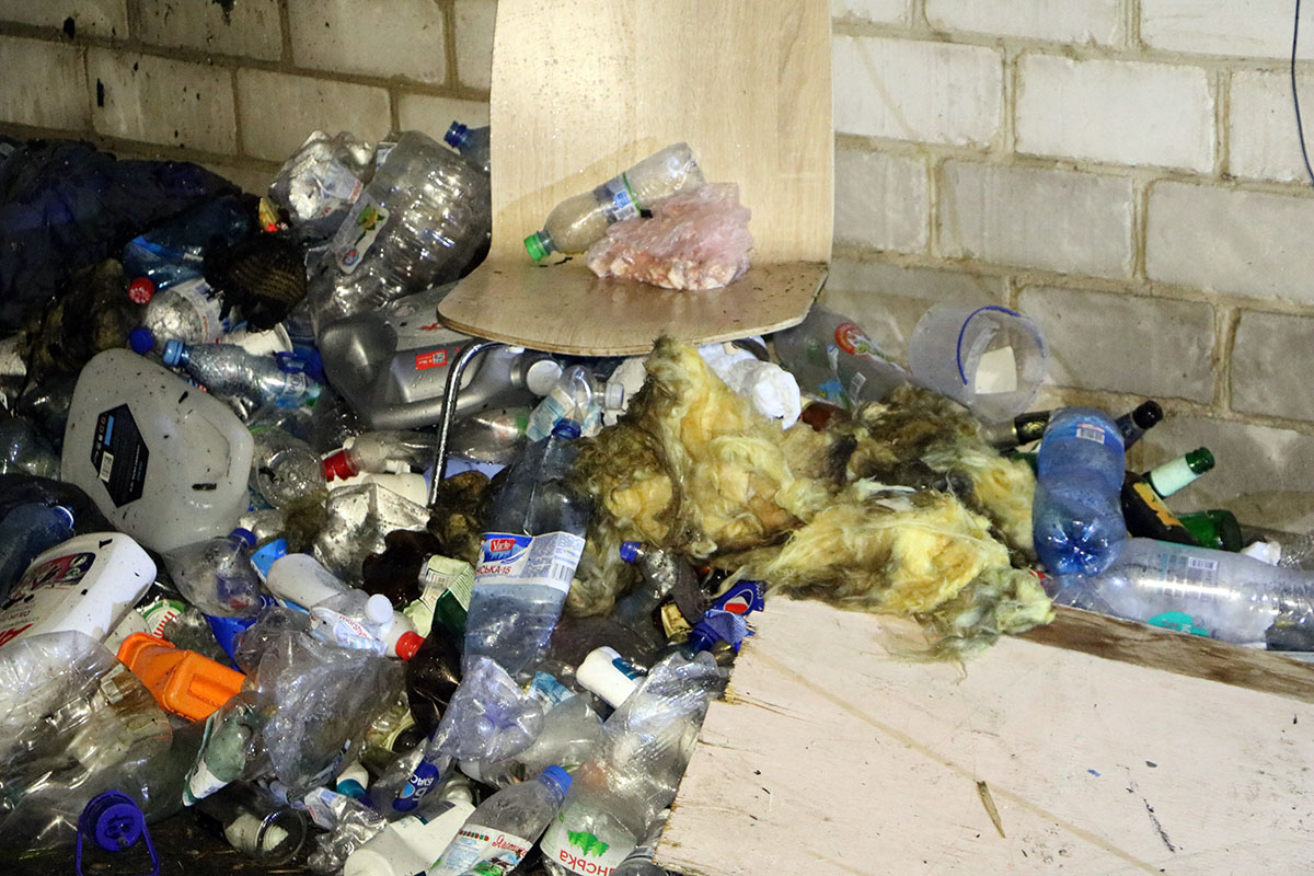 В доме было очень много мусора / фото: ГСЧС