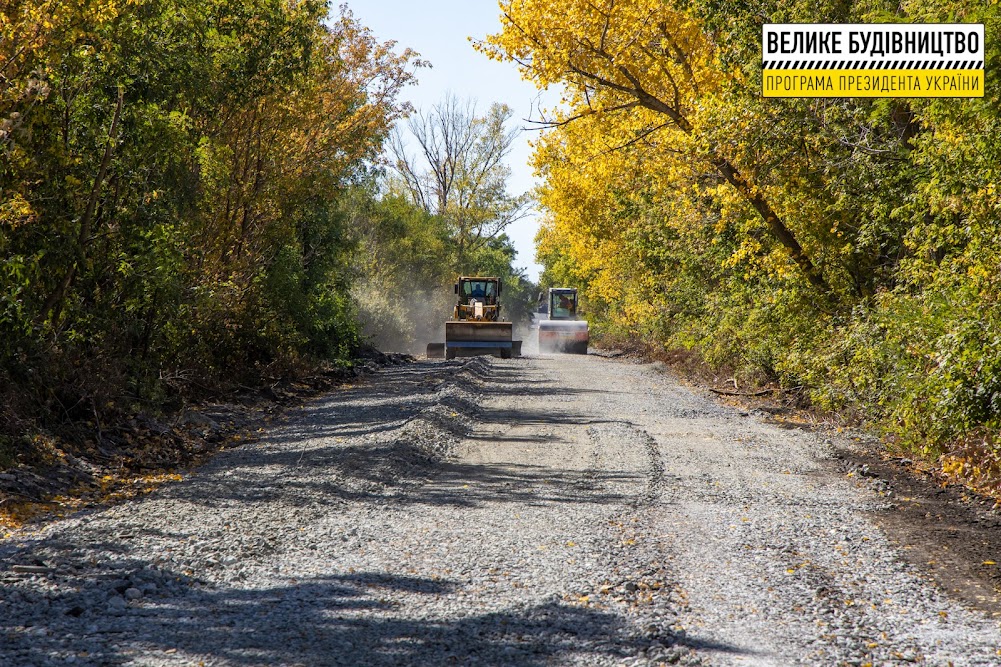 Еще две уже готовы: в Каменском районе ремонтируют две дороги фото 2 1