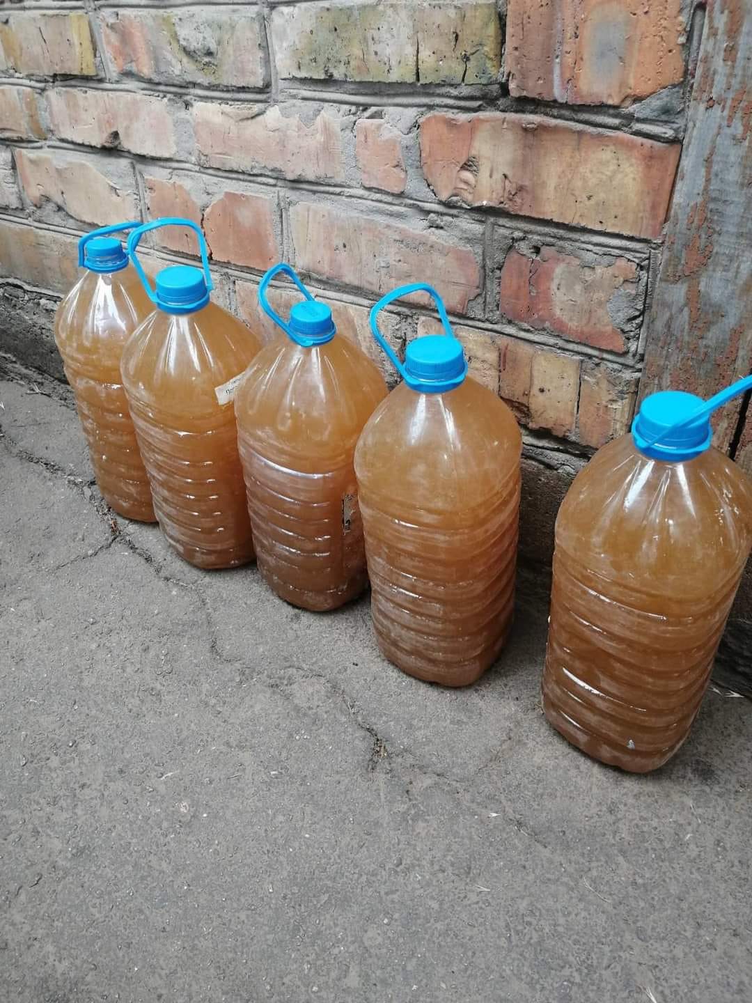 Такую воду выдают в Никополе – фото из соцсетей