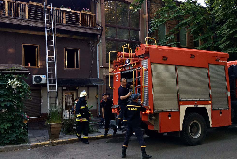 В заведение вызвали спасателей / фото: ГСЧС