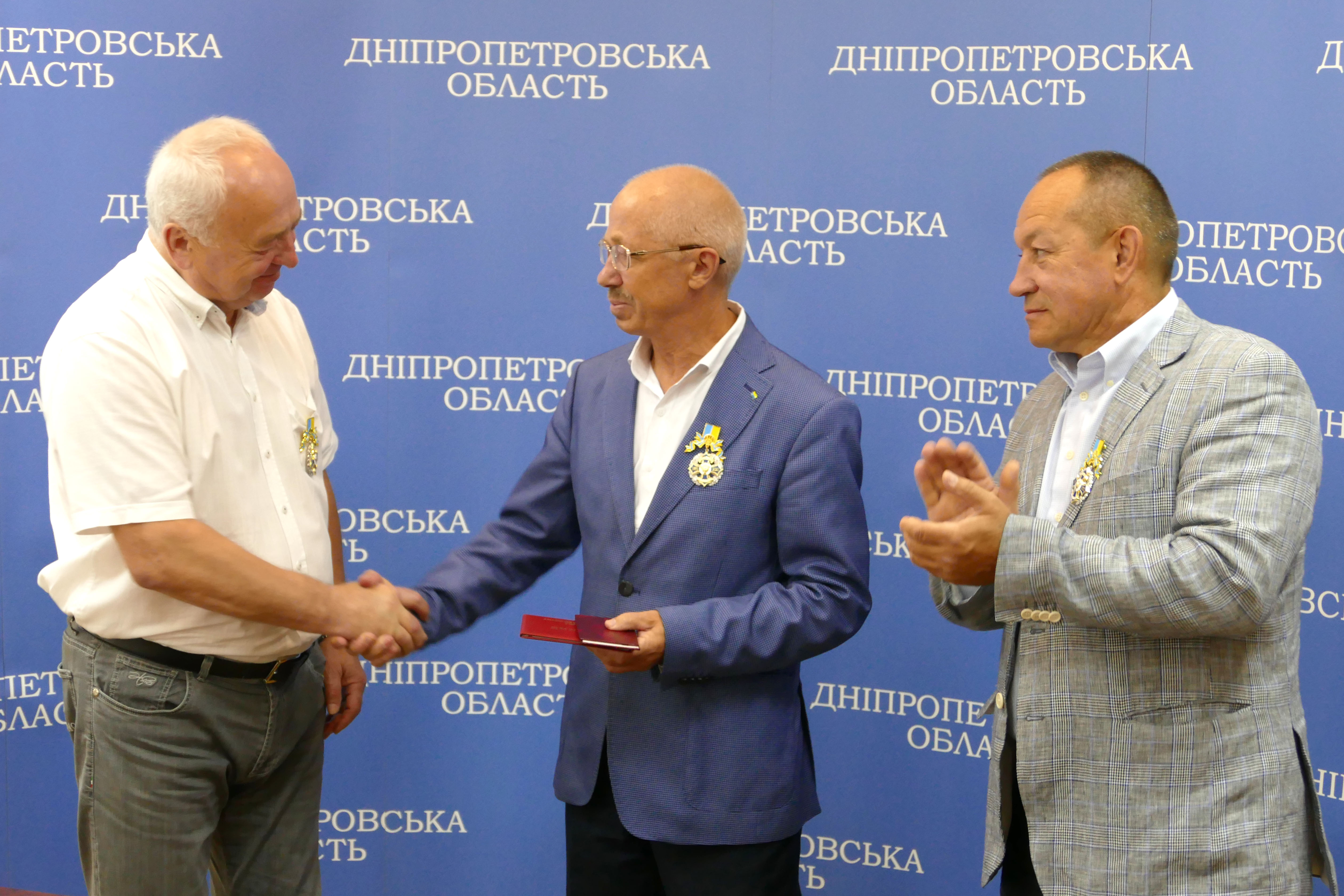 В честь праздника: в Днепропетровской ОГА наградили педагогов орденами и медалями фото 3 2