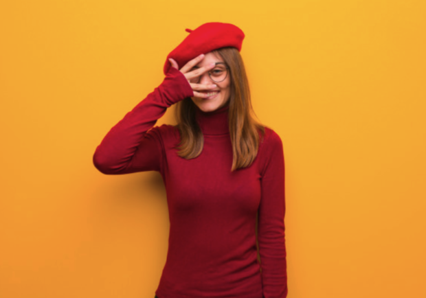 Черный Quiz 18+ - фото freepik.com