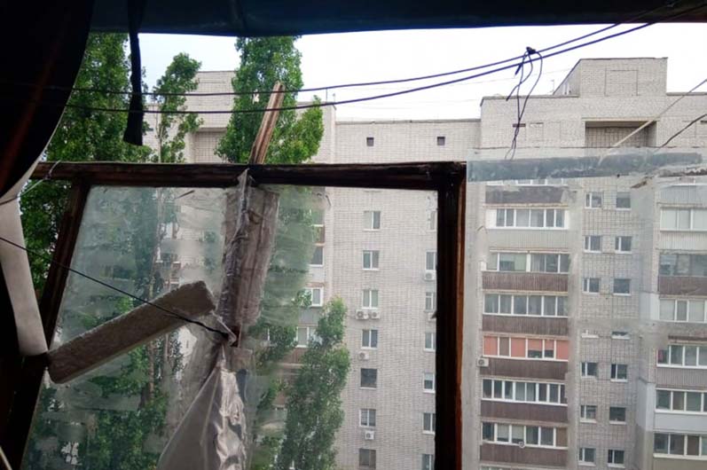 Вот так выпадали оконные рамы у людей / фото: ГСЧС