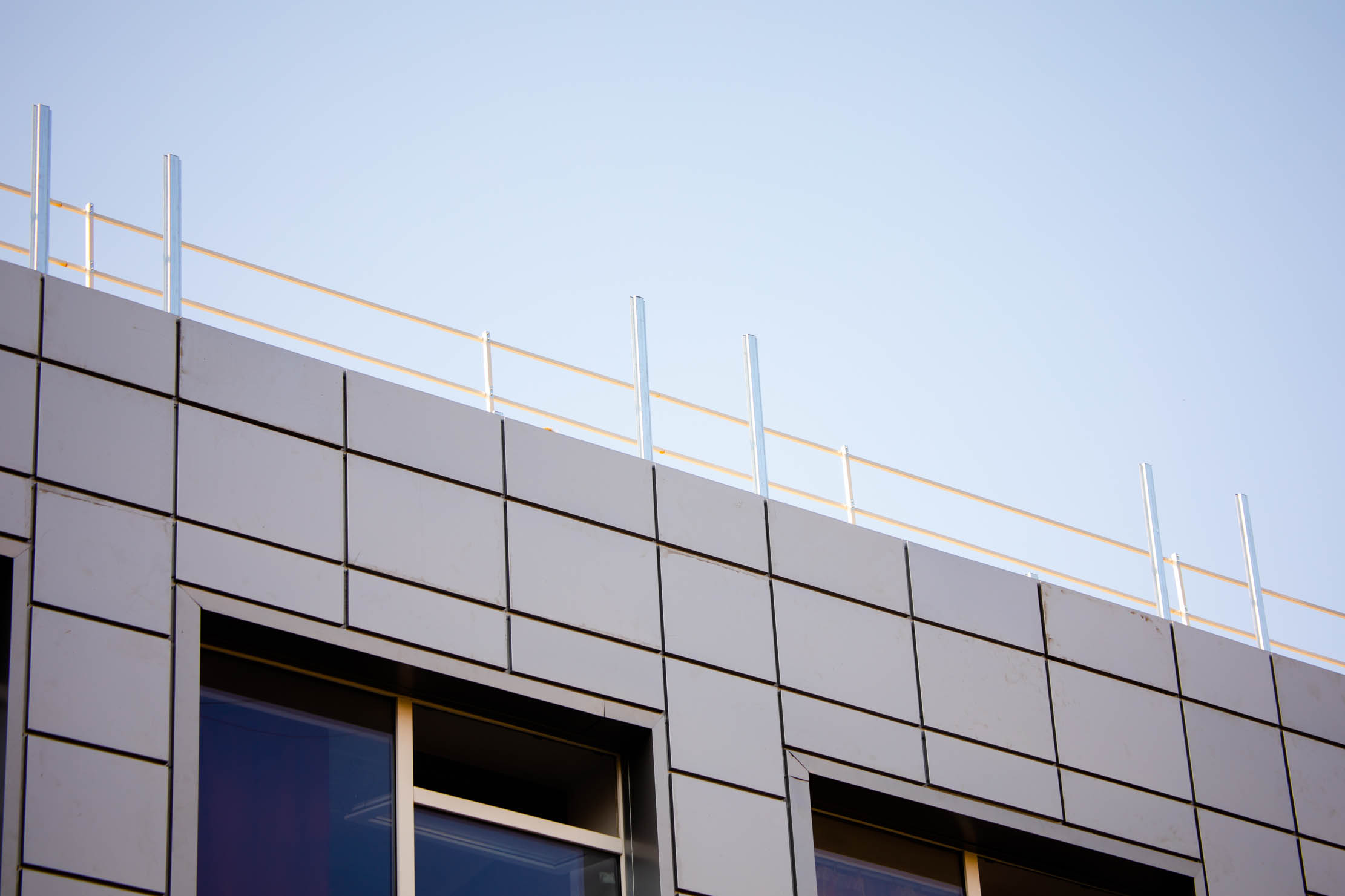 Новая кровля и вентилируемый фасад: в Днепре ремонтируют профессиональный колледж спорта фото 3 2