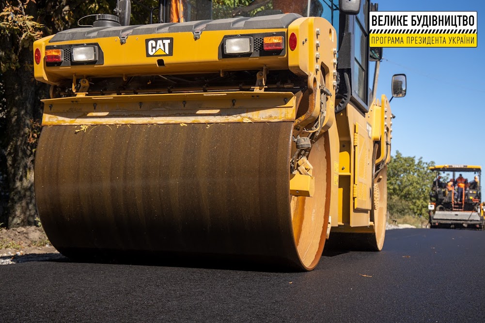 Хороший темп: в этом году на Днепропетровщине отремонтировали 70 км местных дорог фото 3 2