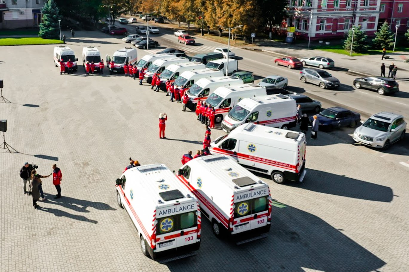 Для спасения людей: в Новомосковск прибыли 13 французских "скорых" фото 2 1