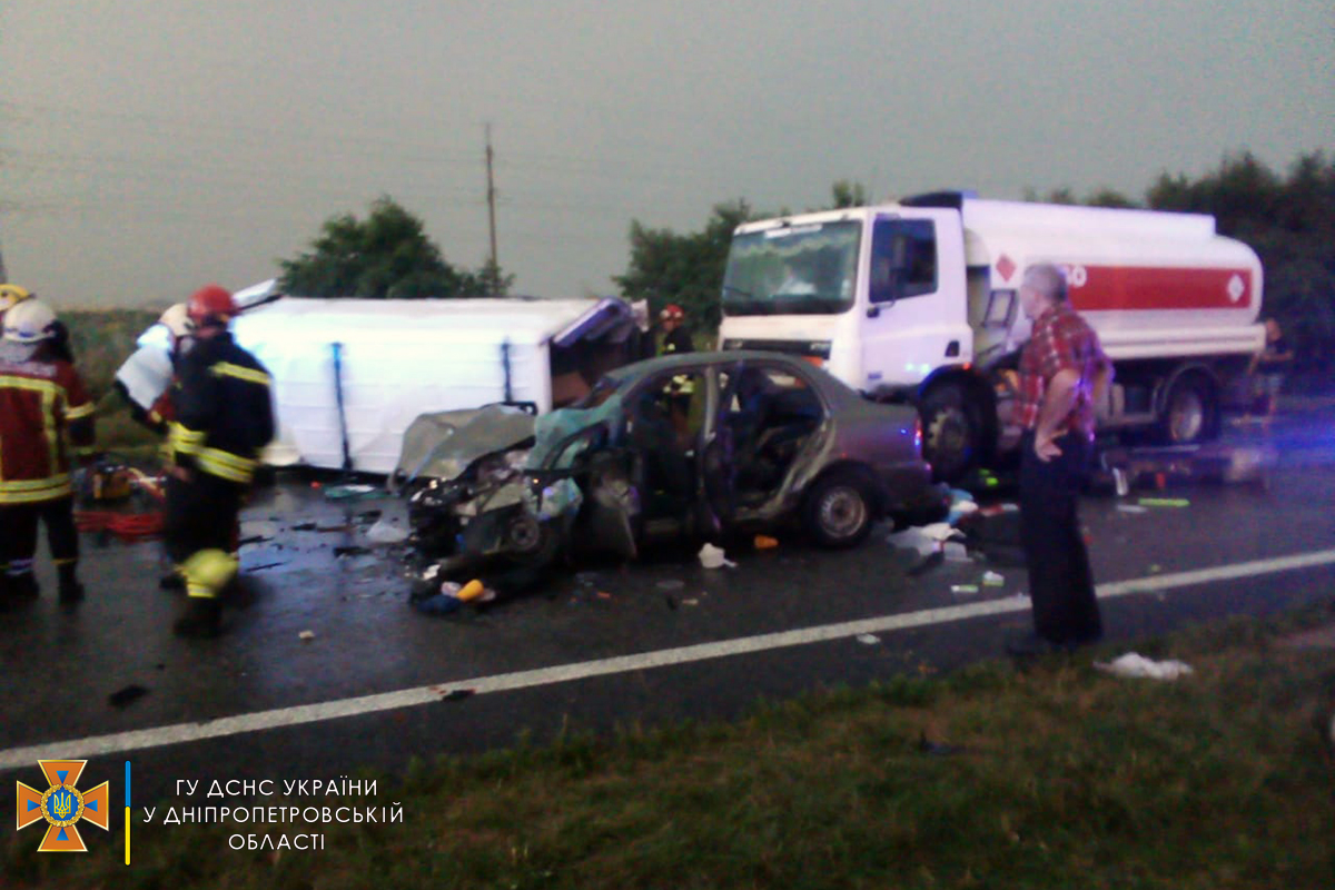 Подробности ДТП на трассе Днепр-Запорожье: один человек погиб, четверо &ndash; в больнице фото 1