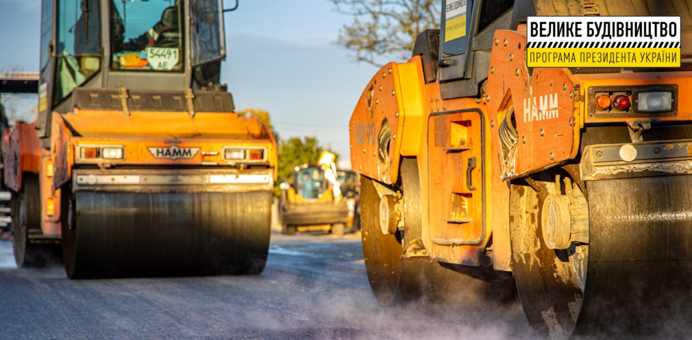 Будет новый асфальт: в Подгородном ремонтируют одну из главных улиц фото 1