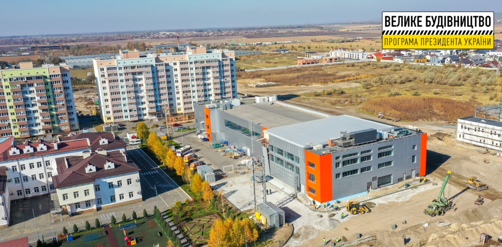 Для взрослых и детей: в Слобожанском завершают строительство бассейна фото 1