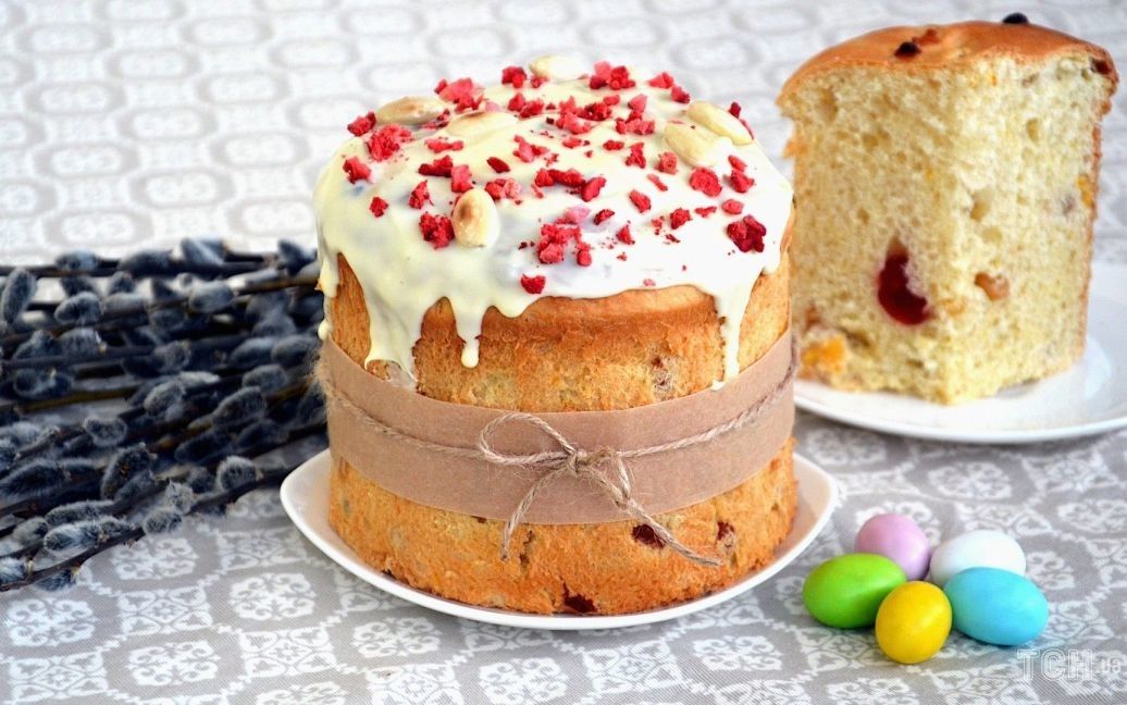 Кулич с творогом и вишнями -