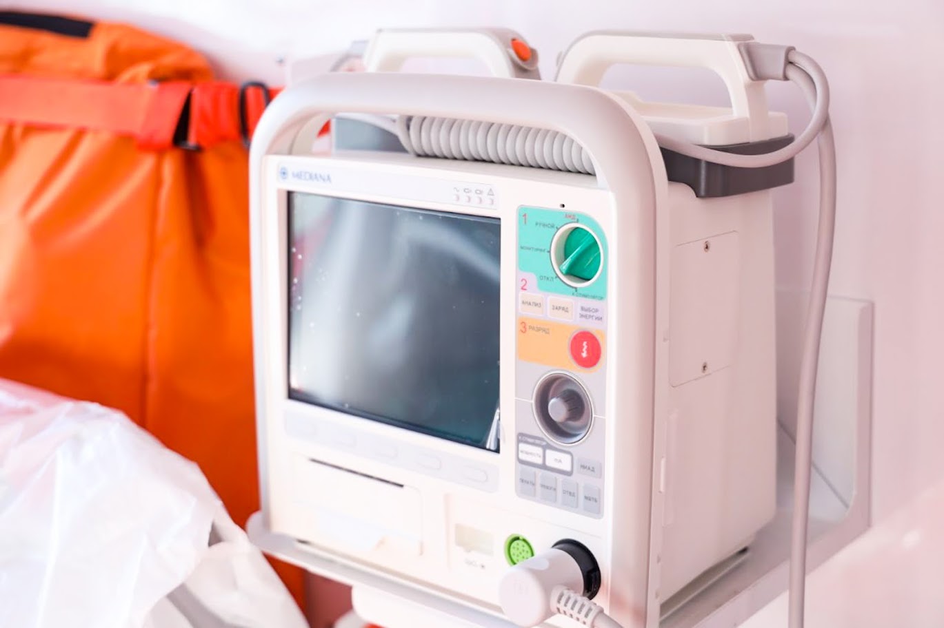 Для спасения людей: в Новомосковск прибыли 13 французских "скорых" фото 3 2