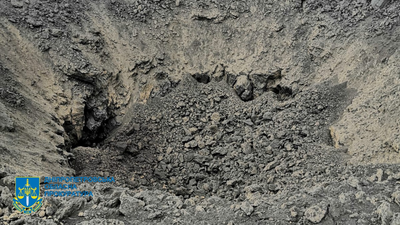 Вот такая воронка осталась после удара  -