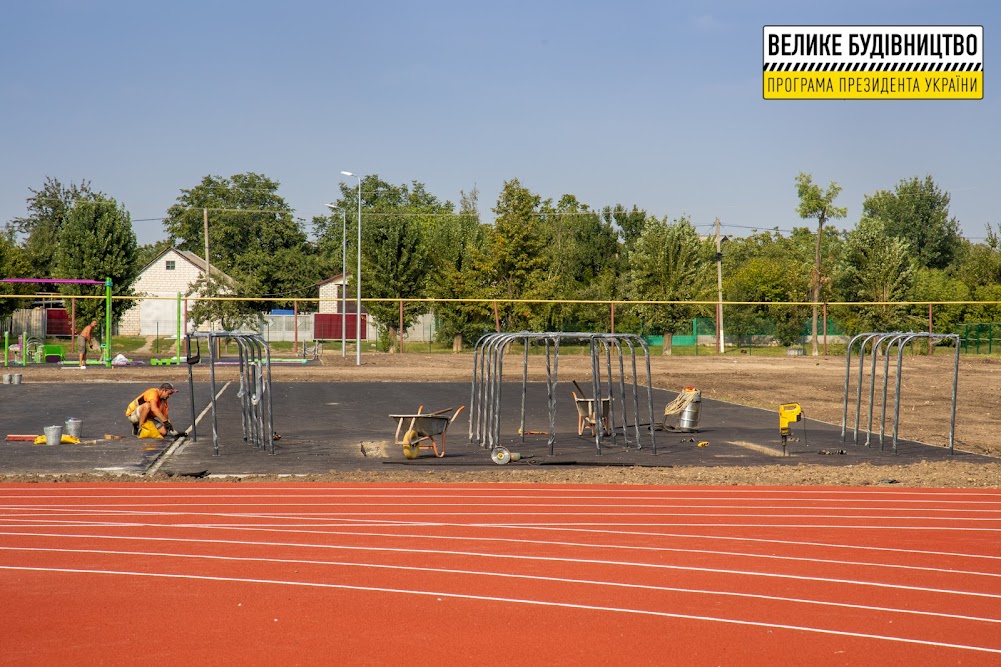 В Перещепино финиширует модернизация школьного стадиона фото 6 5
