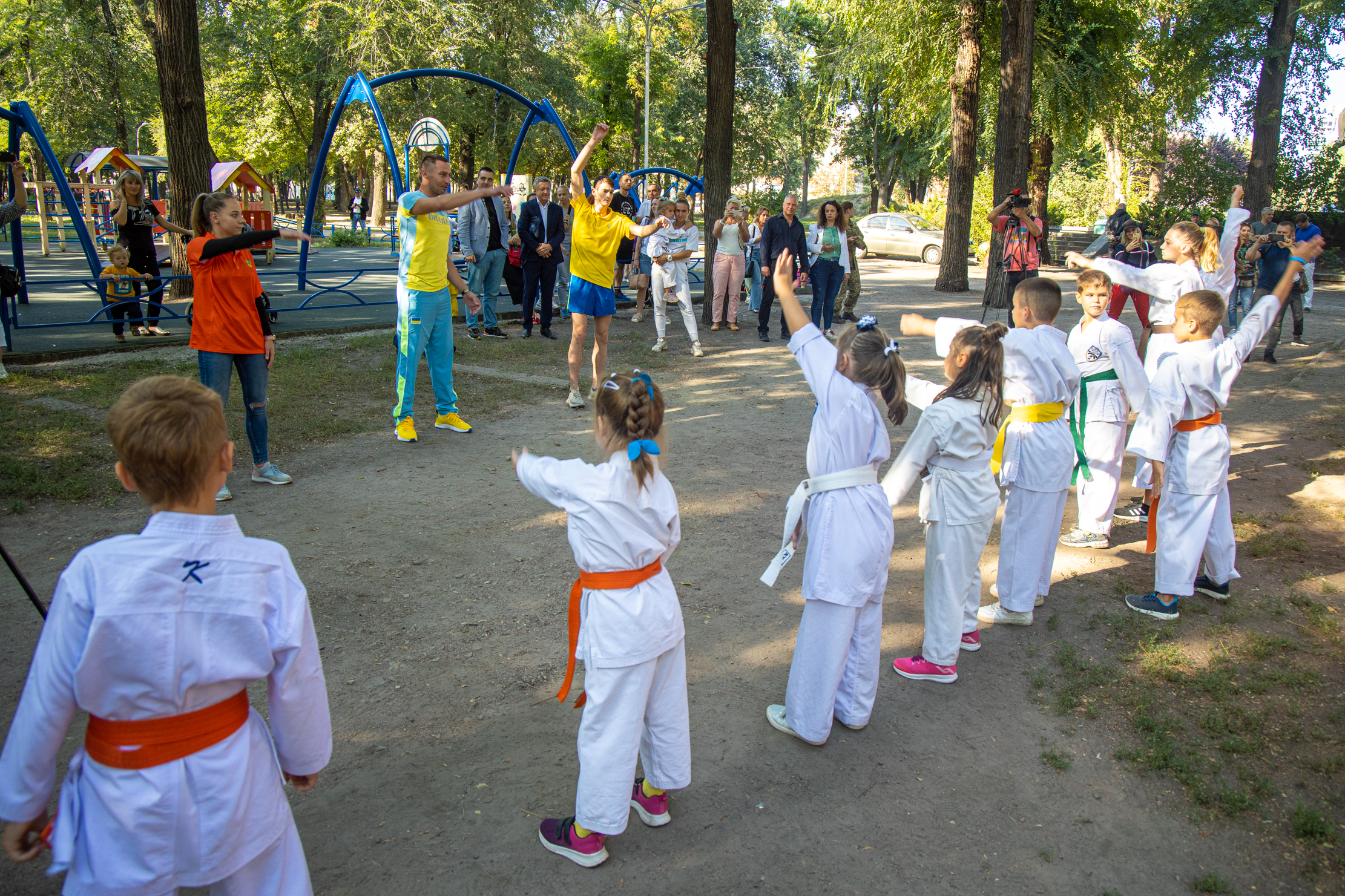 Круто: чемпион мира по фехтованию провел тренировку в "активном парке" в Днепре  фото 6 5