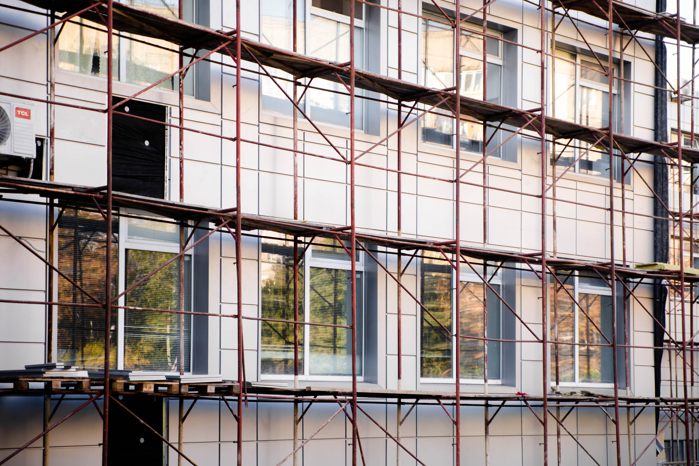 Новая кровля и вентилируемый фасад: в Днепре ремонтируют профессиональный колледж спорта фото 4 3