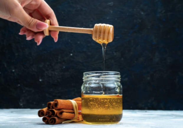 Медовая ярмарка в Зеленом Гаю - фото freepik.com