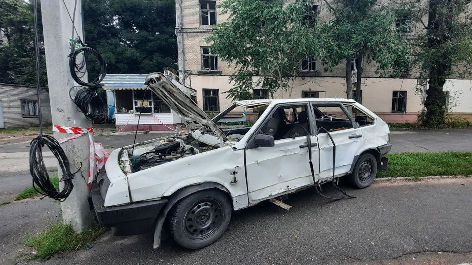 Постраждали близько десятка машин -