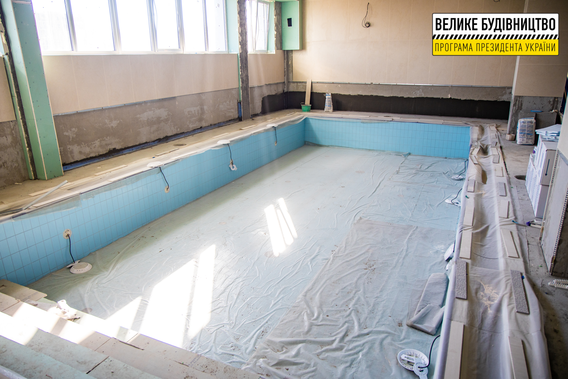 Для взрослых и детей: в Слобожанском завершают строительство бассейна фото 3 2