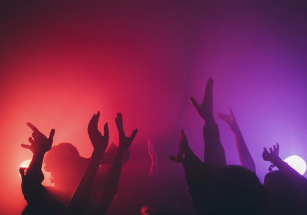 Дискотека 80-х на Крыше Мост-сити - фото freepik.com