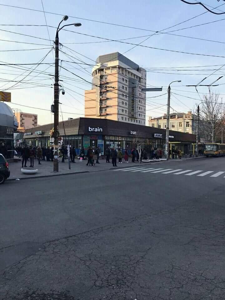 Очередь на маршрутку утром 20 марта / фото: fb Громадський транспорт Дніпра.