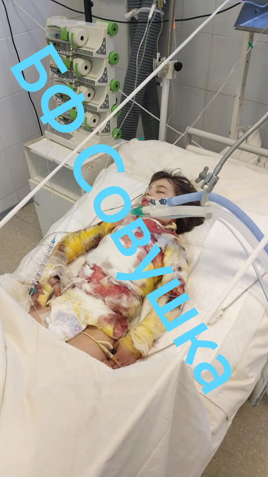 Девочка тушила кровать, а не себя / фото: fb Александра Сова-Тимощенкова